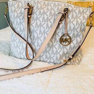 Michael Kors Jet Set Multifunction Vanilla tote